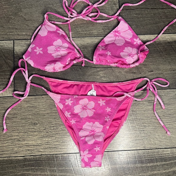 O'Neill Other - sparkly pink hibiscus flower tie bikini set